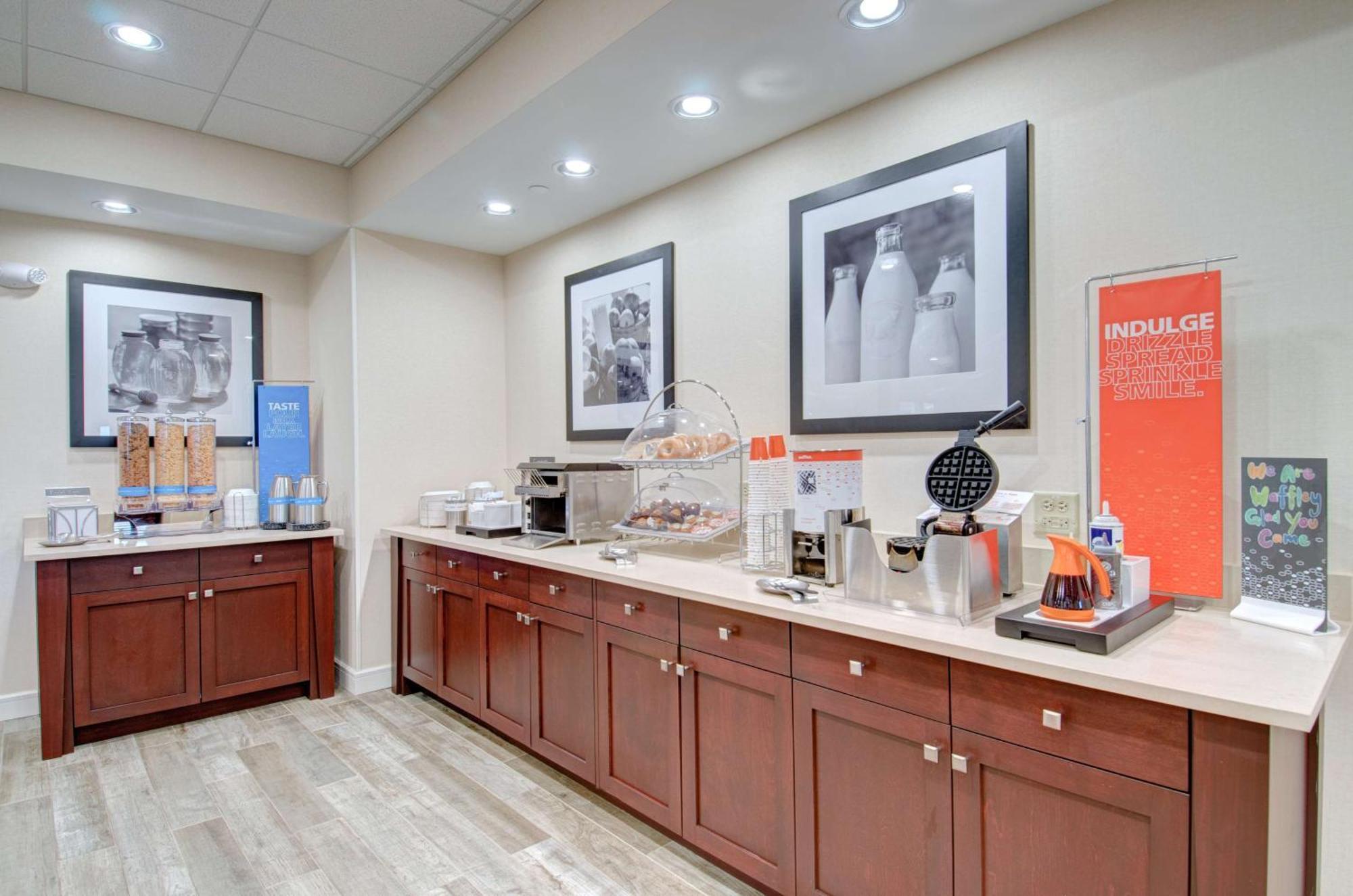 Hampton Inn Boston - Westborough Exterior photo